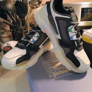 Mazino Men's Black and White Sneakers